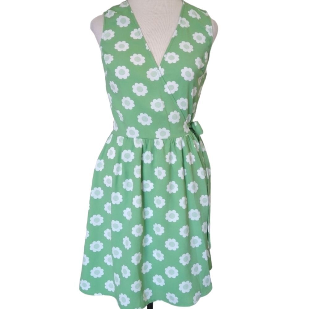 NWT Modcloth Daisy Reto "Pose Without Saying" Wrap Dress - Picture 2 of 13
